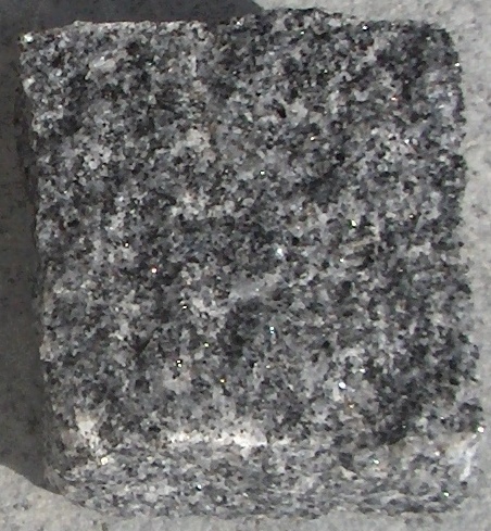 pave granit brut gris fonce