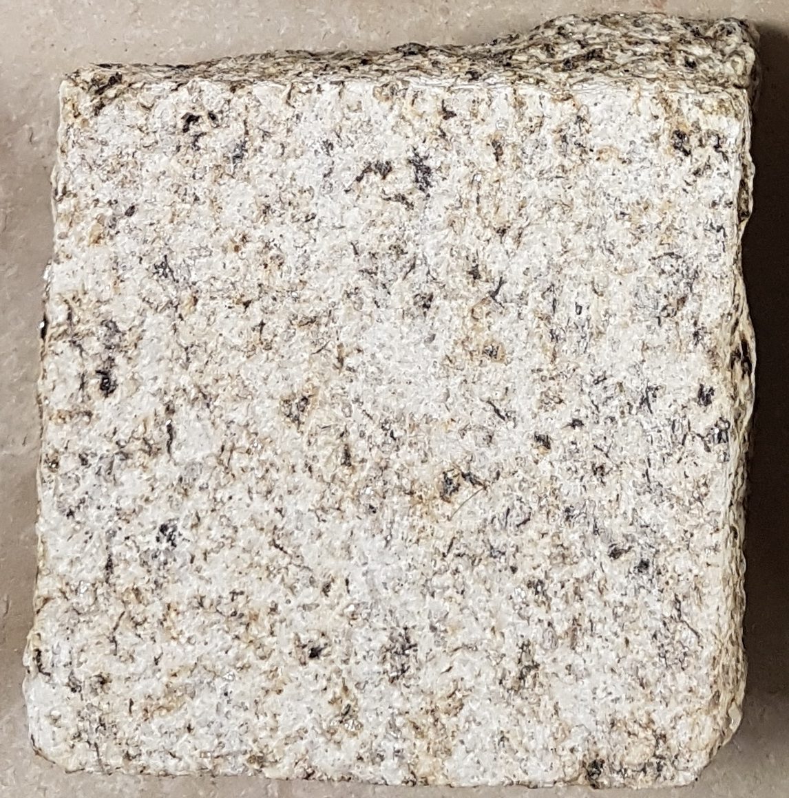 pave granit boucharde beige mixte