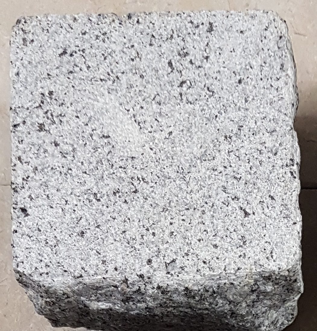 pavé granit surfacé